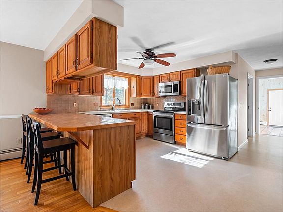 3rd image of 28 Kickemuit Ave