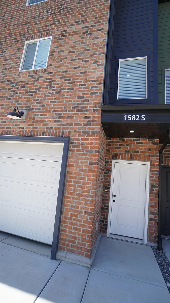 Building Photo - 1582 S 150 W