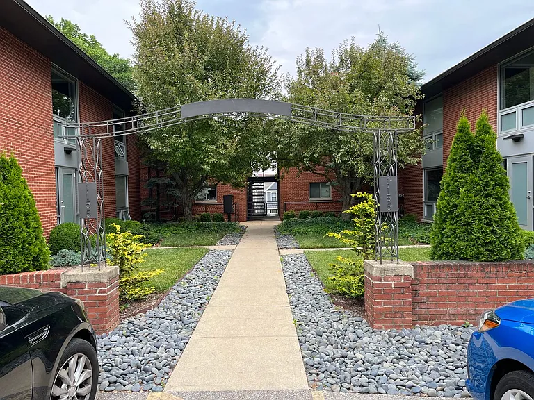 1155 Edgehill Rd — Photo 10