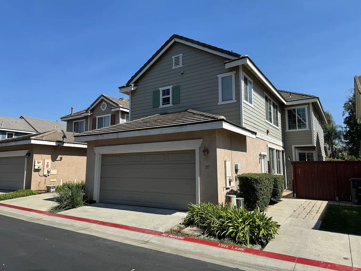 4 bed, 2436 sqft, $4,198 — Photo 2