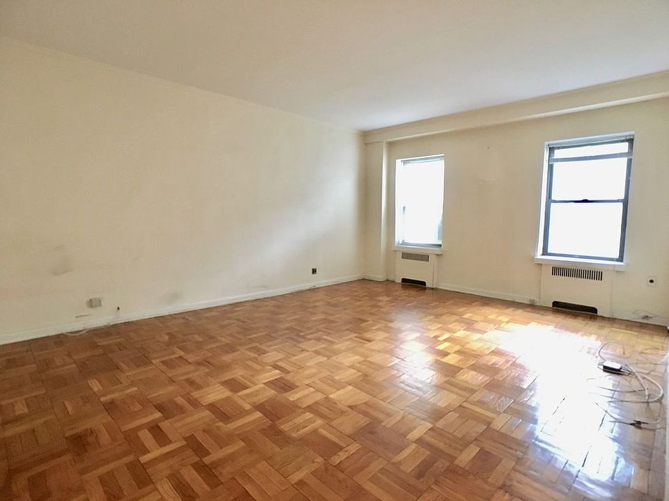 2nd image of 15934 Riverside Dr W APT 1G90