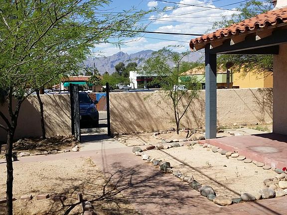 2nd image of 1030 N Tucson Blvd APT 2