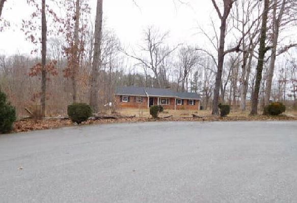1st image of 999 Lakeview Dr