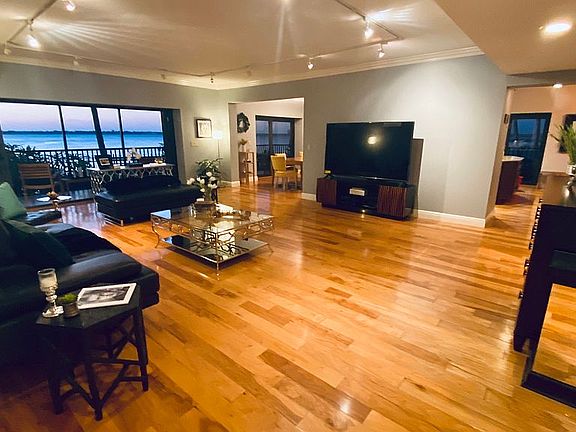 5th image of 1910 Virginia Ave APT 103