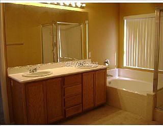 5th image of 825 Stable Glen Dr