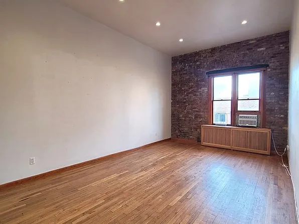 100 W 15th St APT 5E, Manhattan, NY 10011