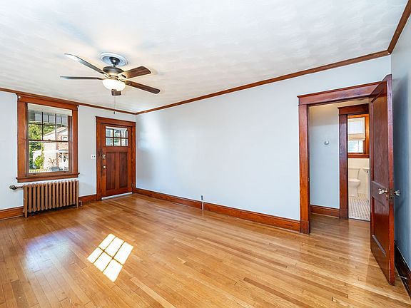 5th image of 13 E 33rd St