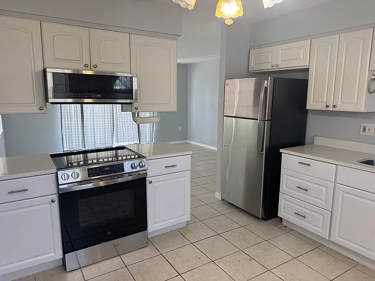 384 Flamingo Dr — Photo 3