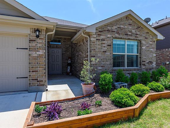 2nd image of 314 Triple Crown Ln