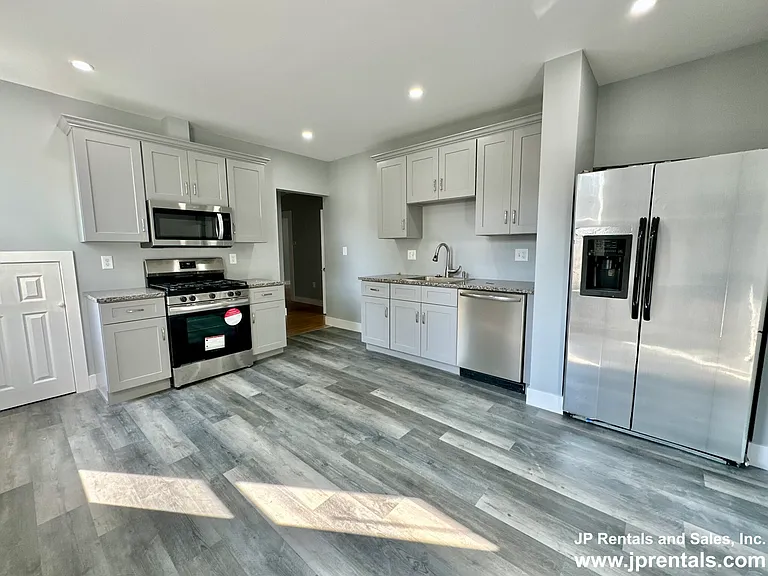 512 Centre St #1 — Photo 1