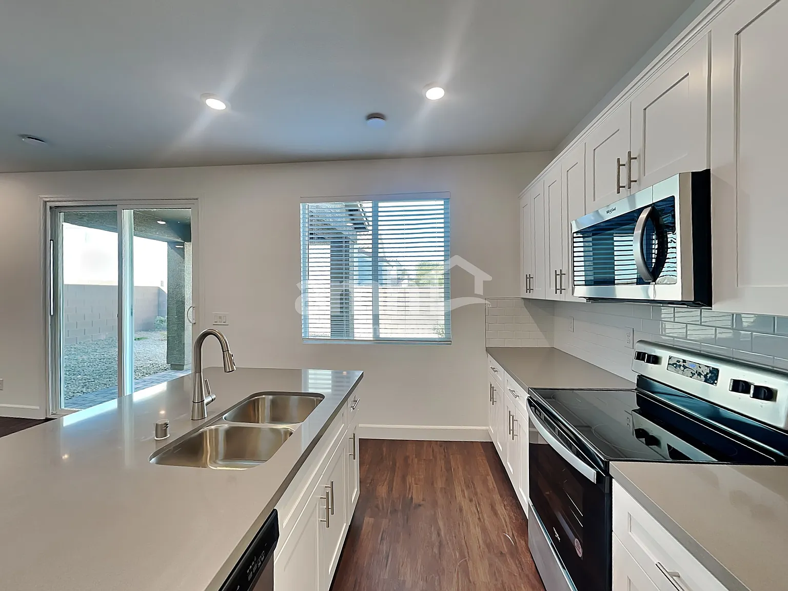 3 bed, 2.5 bath, 1845 sqft, $2,370 — Photo 4