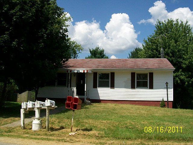 1st image of 33 Andrea Ave