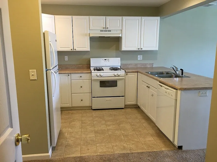 Clover Crossings Apartments — Photo 2