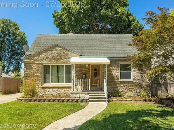 23121 Roanoke Ave, Oak Park, MI 48237