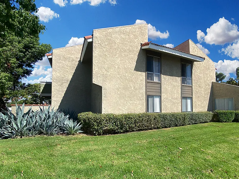 Amberwood Villas Apartments — Photo 10