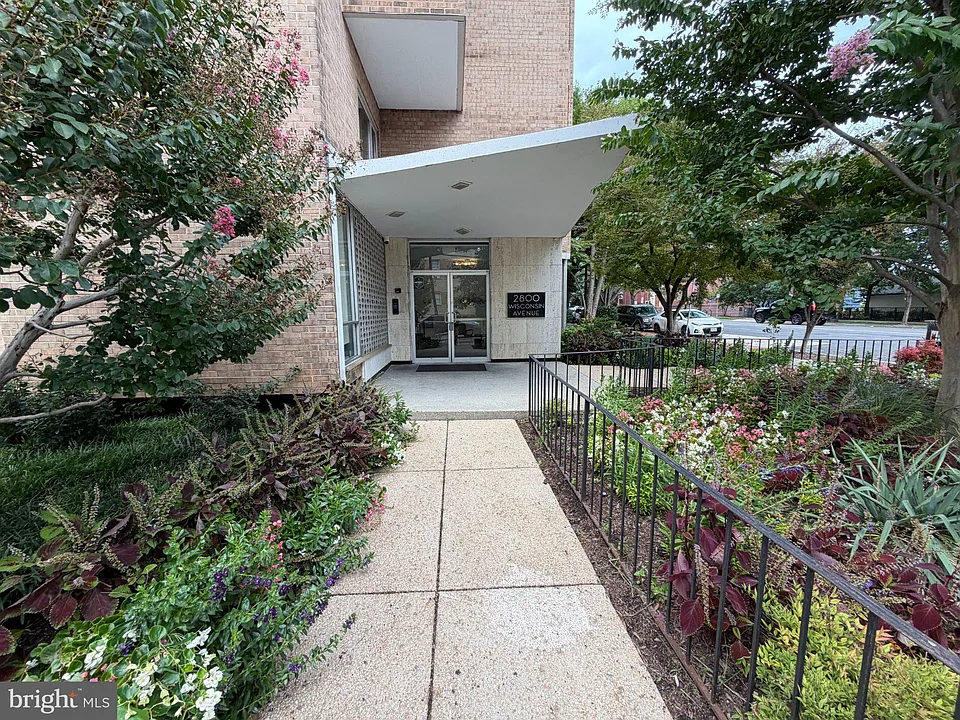 2800 Wisconsin Ave NW #306