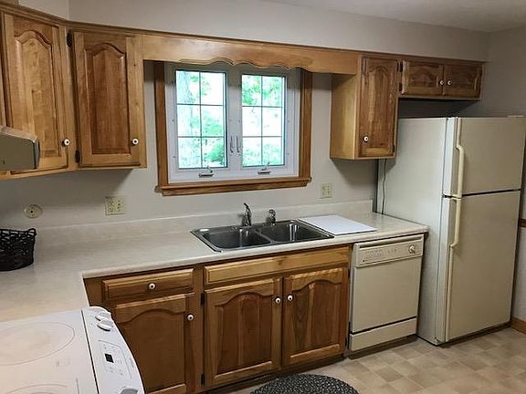 Kitchen with all appliances