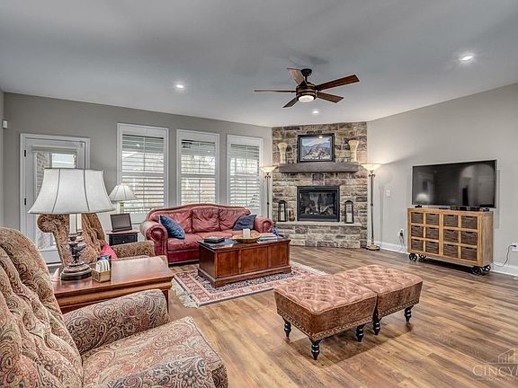 3rd image of 2653 Virgie Ct