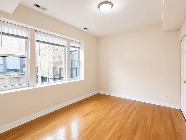 3347 W Wilson Ave #3N — Photo 8