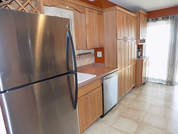 5th image of 3 Beechwood Ct E