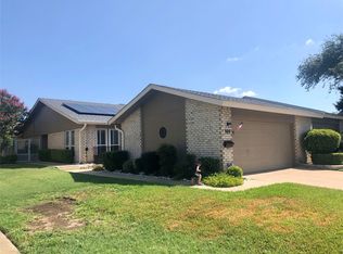 909 Shady Creek Ln, Bedford, TX 76021