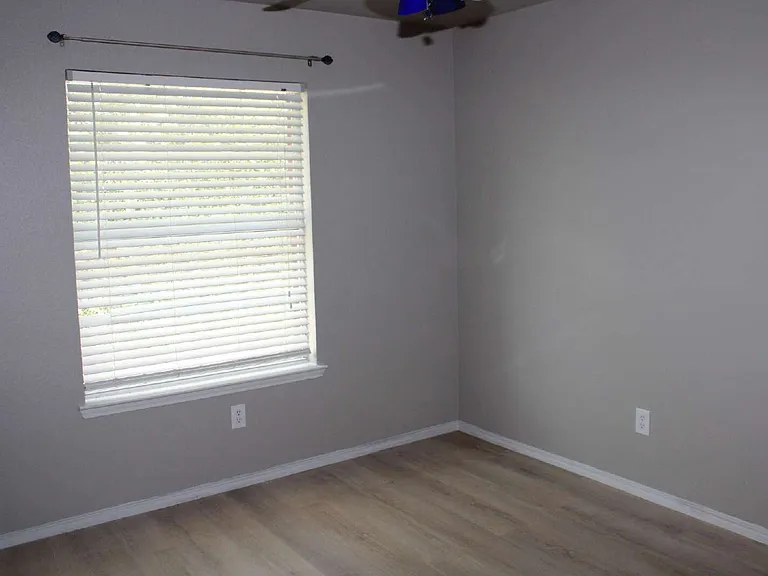 1608 Broadmoor Dr — Photo 13