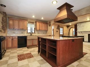 24 Laurie Dr, Englewood Cliffs, NJ