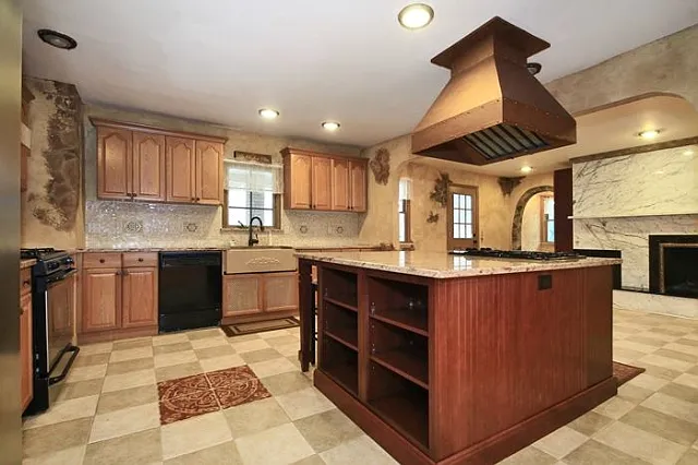 24 Laurie Dr photo 1