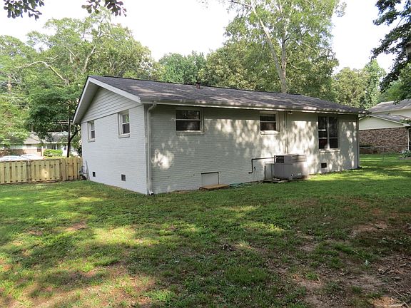 5th image of 503 Jeffery Dr NW