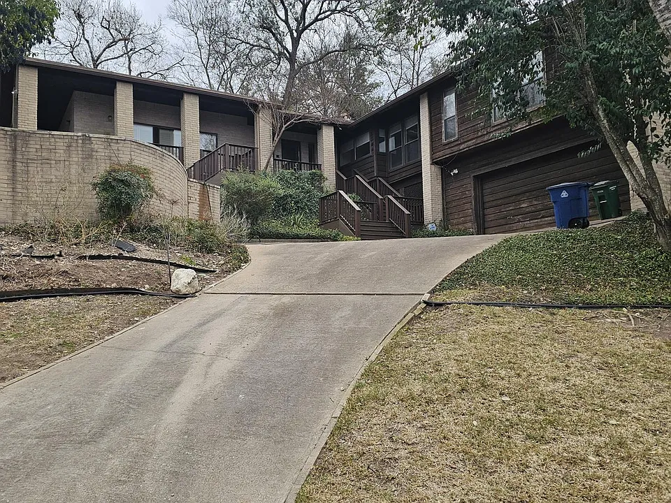 4902 Westview Dr
