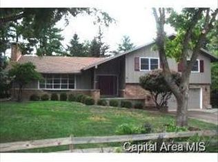 6 Barn Ln, Jacksonville, IL 62650