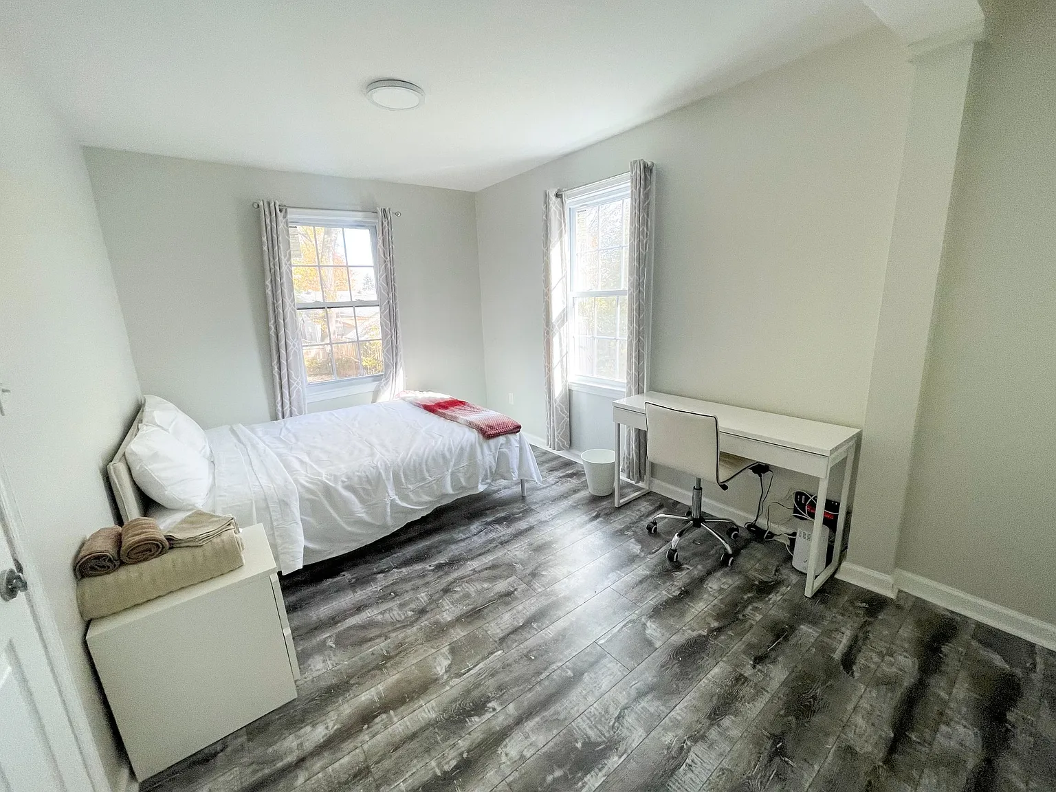 4 bed, 1350 sqft, $1,295 — Photo 3