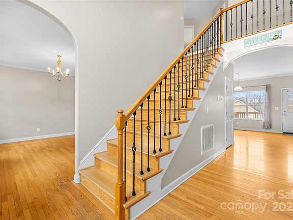5th image of 107 Dove Meadow Ln