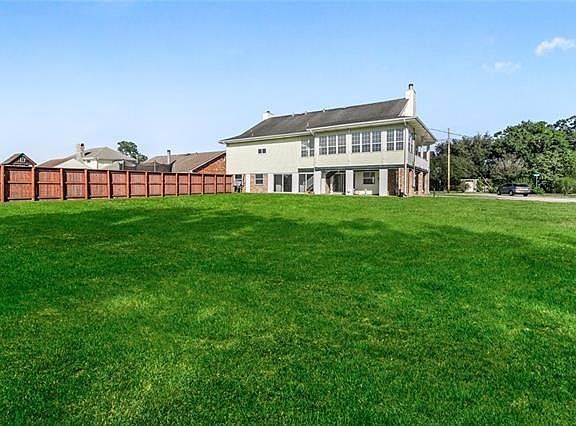 2nd image of 3200 Riverland Dr