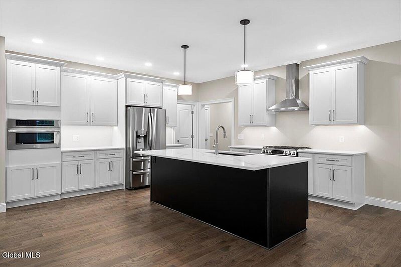 5th image of 330 Selfridge Road