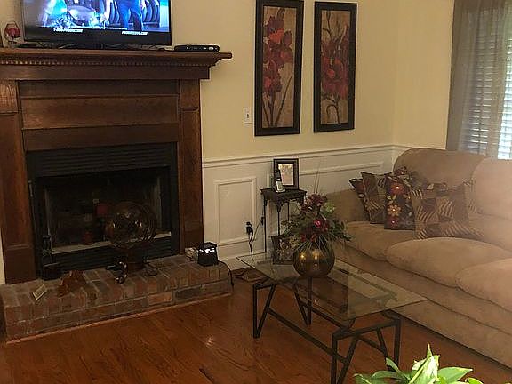 Living room with fireplace 