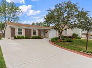 1329 E Kennedy Dr, Streamwood, IL 60107
