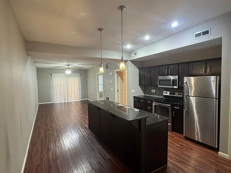 1200 W Walnut Street — Photo 2