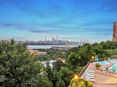 300 Gorge Rd APT 55, Cliffside Park, NJ, 07010