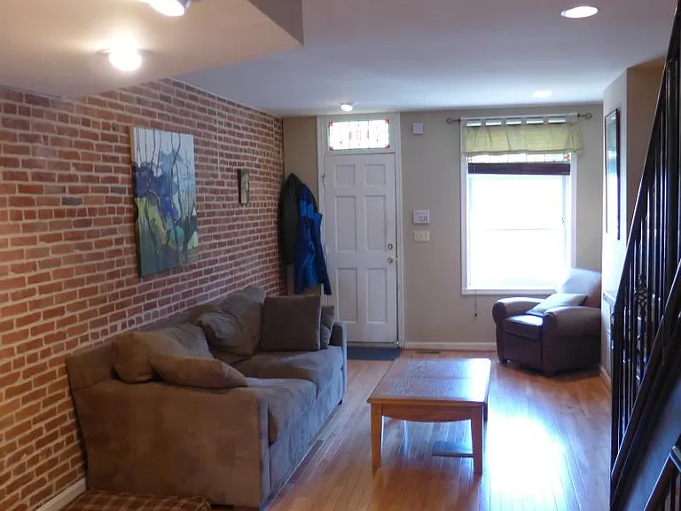 512 S Montford Ave — Photo 4