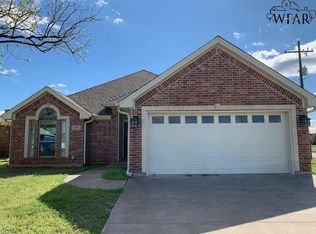 310 W Wharton Ave, Electra, TX 76360