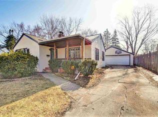 832 N Webster Ave, De Pere, WI 54115