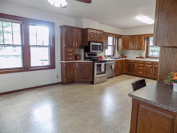 4th image of 803 West Ave