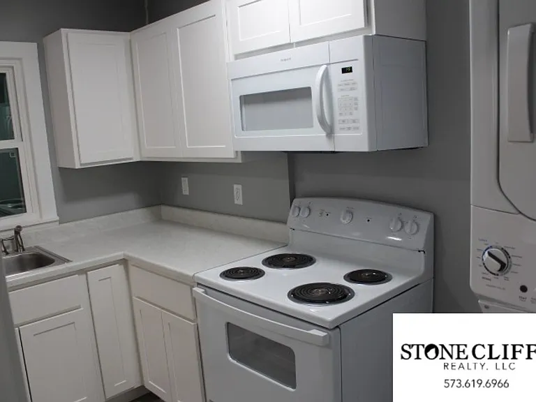 708 Houchin St — Photo 5