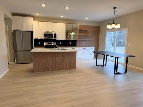 3569 Canal Square Dr, New Haven, IN 46774