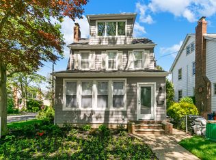 25903 Pembroke Ave, Great Neck, NY 11020