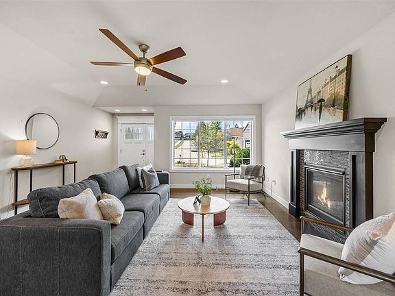 4th image of 164 Colchester Dr