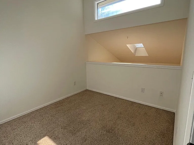 1542 Macarthur Dr — Photo 16