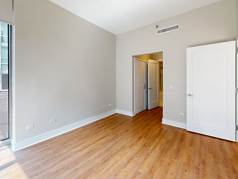 237 E 34th St #501 — Photo 7