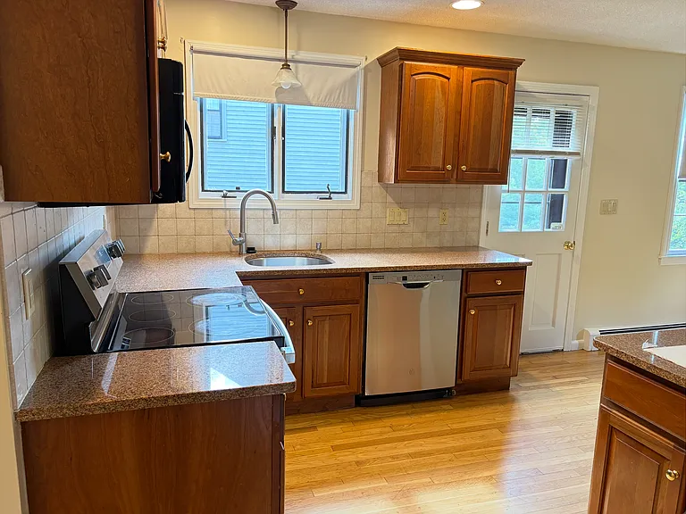 7 Oak St #5 — Photo 8
